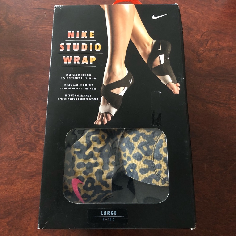 Nike Studio Wrap